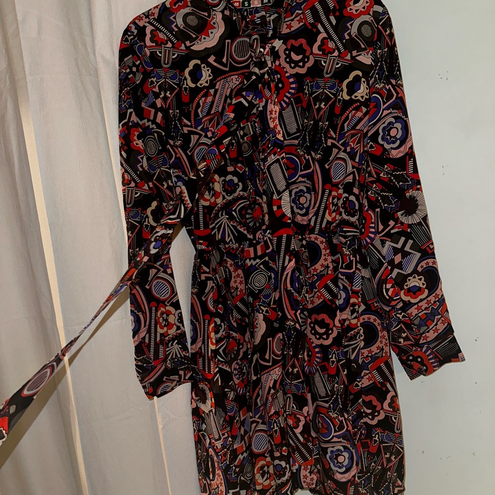 Flowy and elegant designed dress.